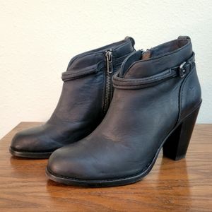 🖤 FRYE "Jenny" 3470633 Black 3.5" Heel Low Ankle Booties Leather Sz 5.5B EUC